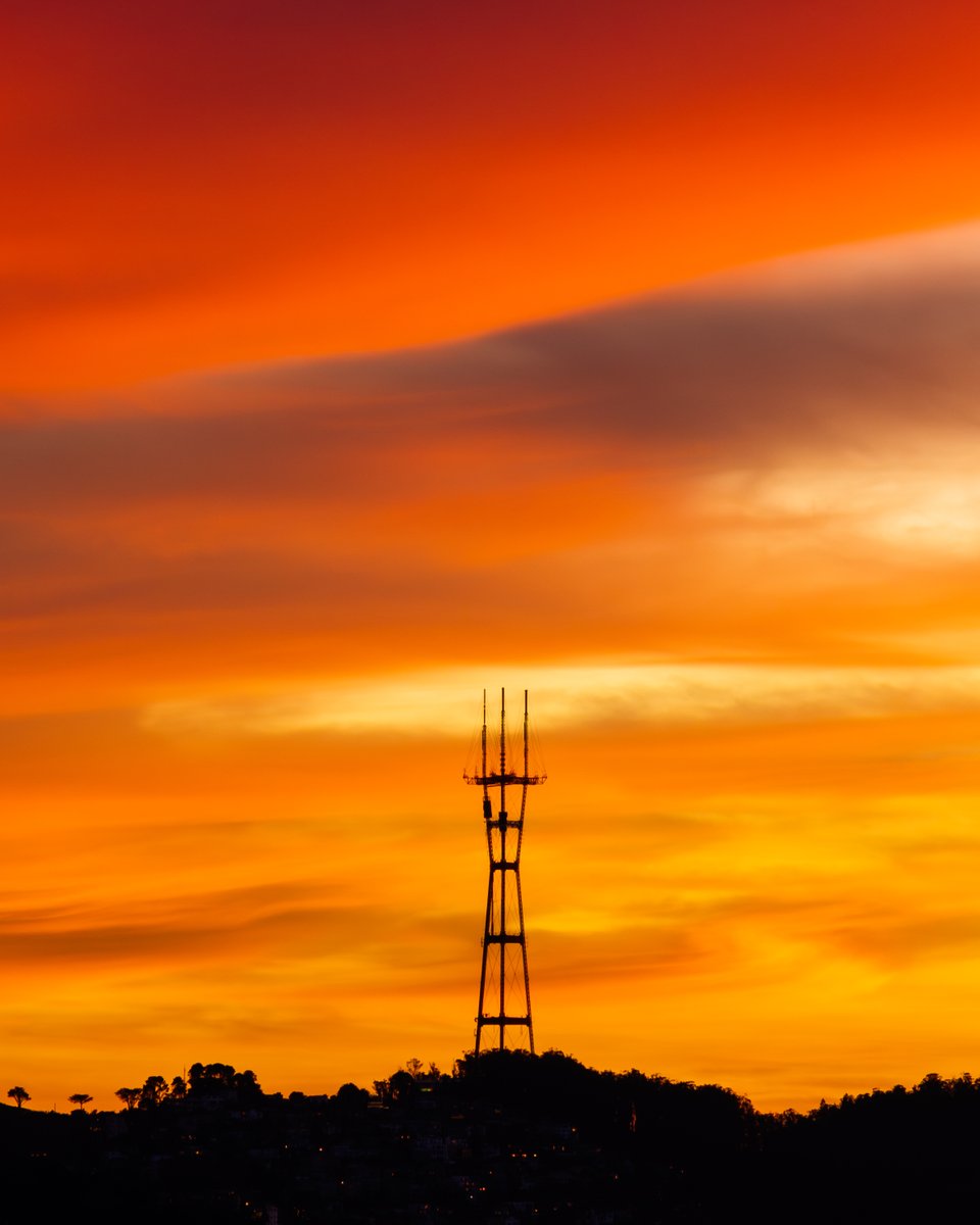 StuInSF's tweet image. Goodness gracious! What a sunset in San Francisco tonight!