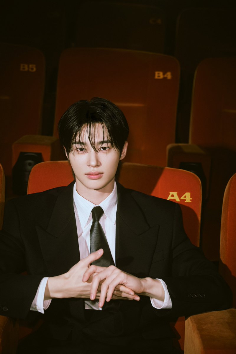 VARO_ent's tweet image. [📷]

🧸👓
𝑉𝐴𝑅𝑂 𝑖𝑛 𝑡ℎ𝑒 𝐶𝑖𝑛𝑒𝑚𝑎 🎬

#변우석 #ByeonWooSeok
#바로엔터테인먼트 #VAROentertainment