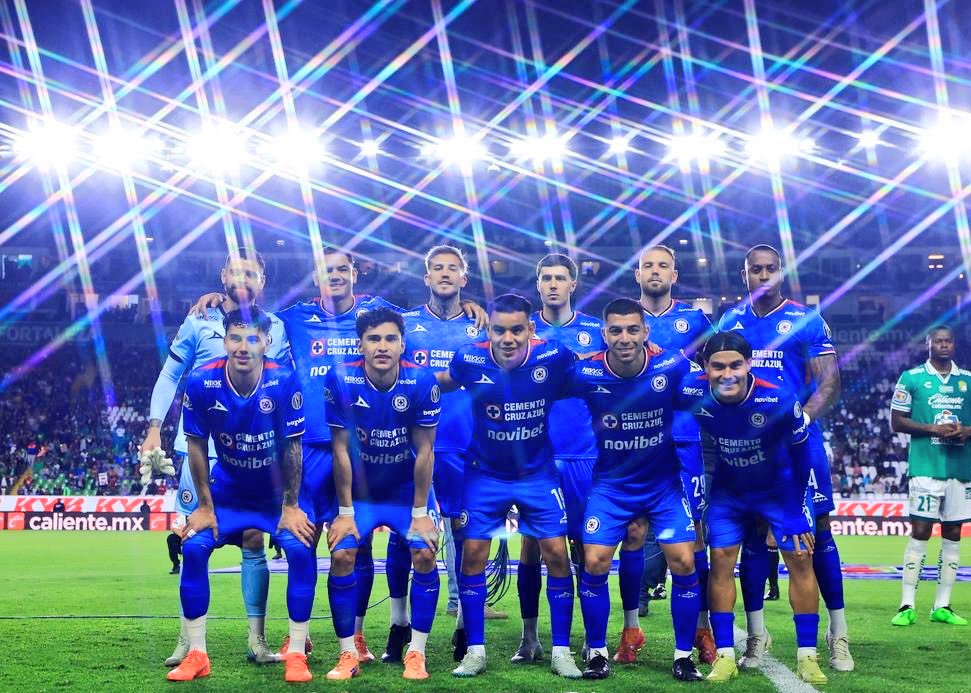 isoykaro's tweet photo. Cruz Azul está temporada: 

❌ Plantel corto
❌ Sin jugadores de cambio
❌ Con un DT que solo sabe destruir
❌ Con futbolistas sin compromiso 
❌ Con promesas falsas https://t.co/R6Jqs8VxYR