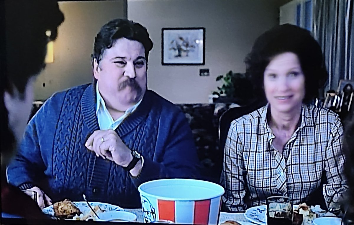 Estoy viendo stranger things nuevamente y ya estoy en la temporada dos muchas cosas están volviendo a mi mente y me doy cuenta de detalles nuevos por ejemplo no me acordaba que los papás de Barb se parecen un buen a los tios de Harry Potter, jajajaja.