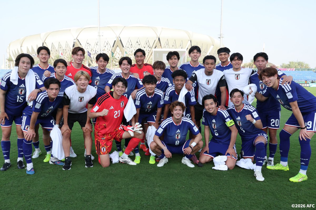 🇯🇵𝐎𝐍𝐄 𝐓𝐄𝐀𝐌🔹

ノックアウトステージ進出決定💪

#AFCU23 <a href="/afcasiancup/">#AFCU23</a>
#夢への勇気を #U23日本代表
#サッカー日本代表