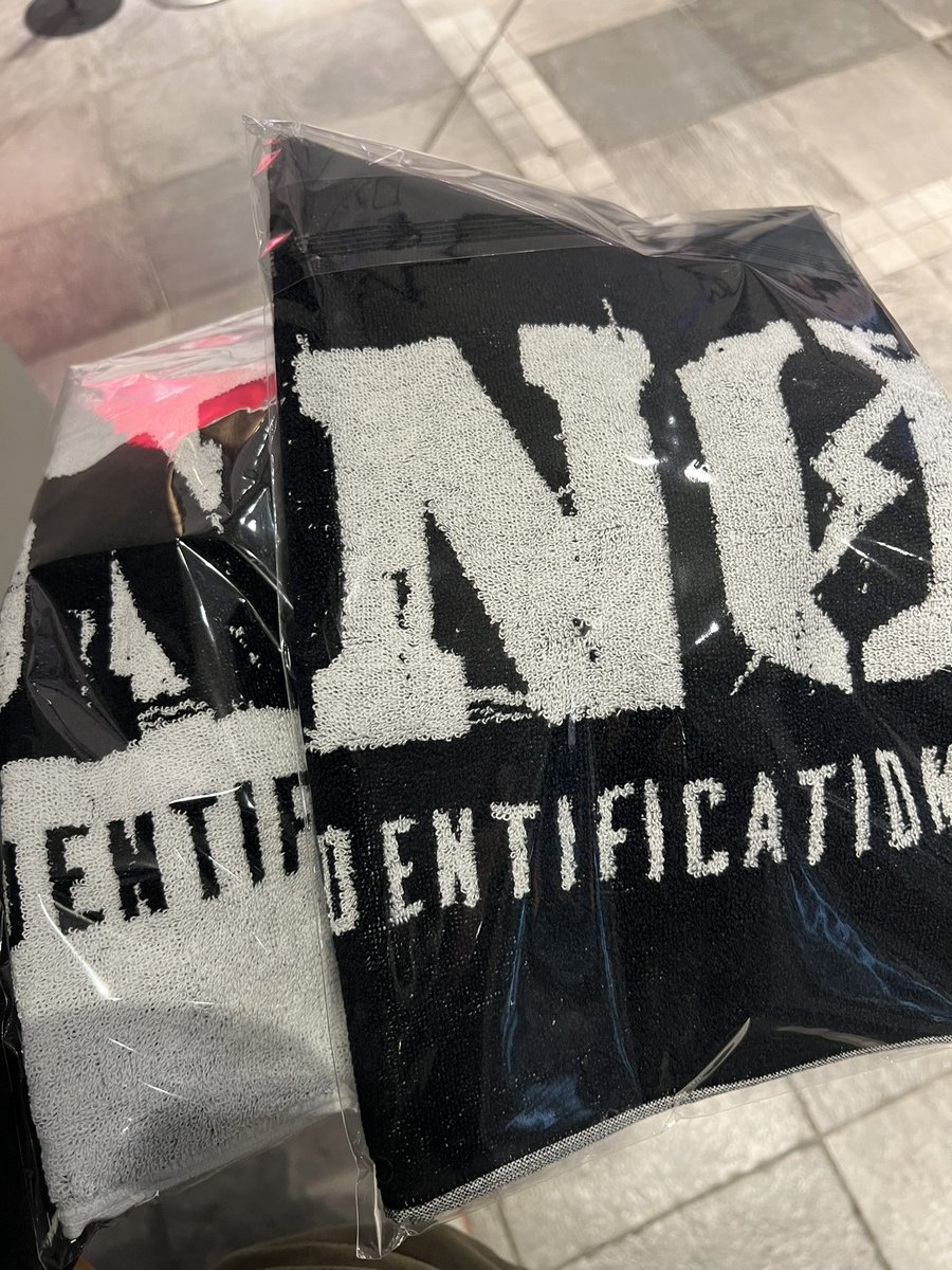 NOiDタオル　黒 やったーNOiDタオル買えた！！！😭😭 ずっと欲しかったから嬉しすぎる