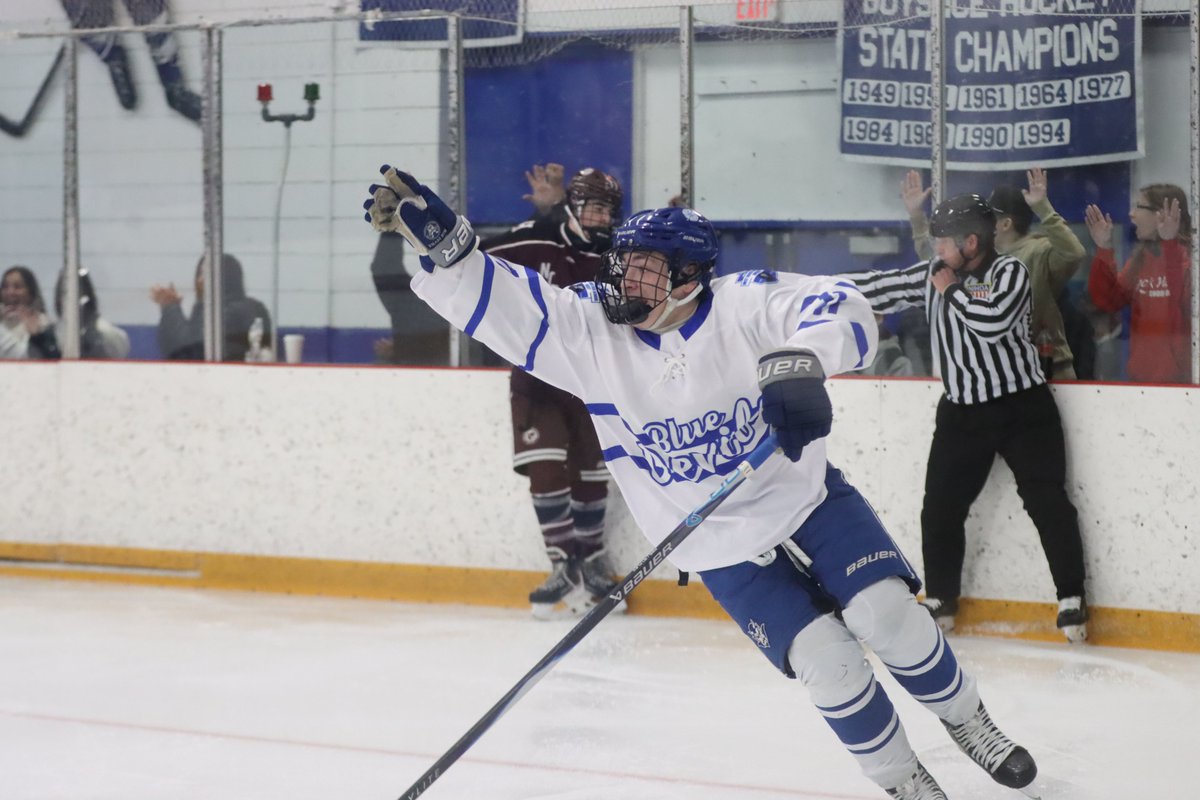 BlueDevilPhoto2's tweet image. West Haven Hockey beats North Haven 4-3. #cthk @CoachMorrell1 @SCCcommissioner @ciacsports @cthshockeytres
