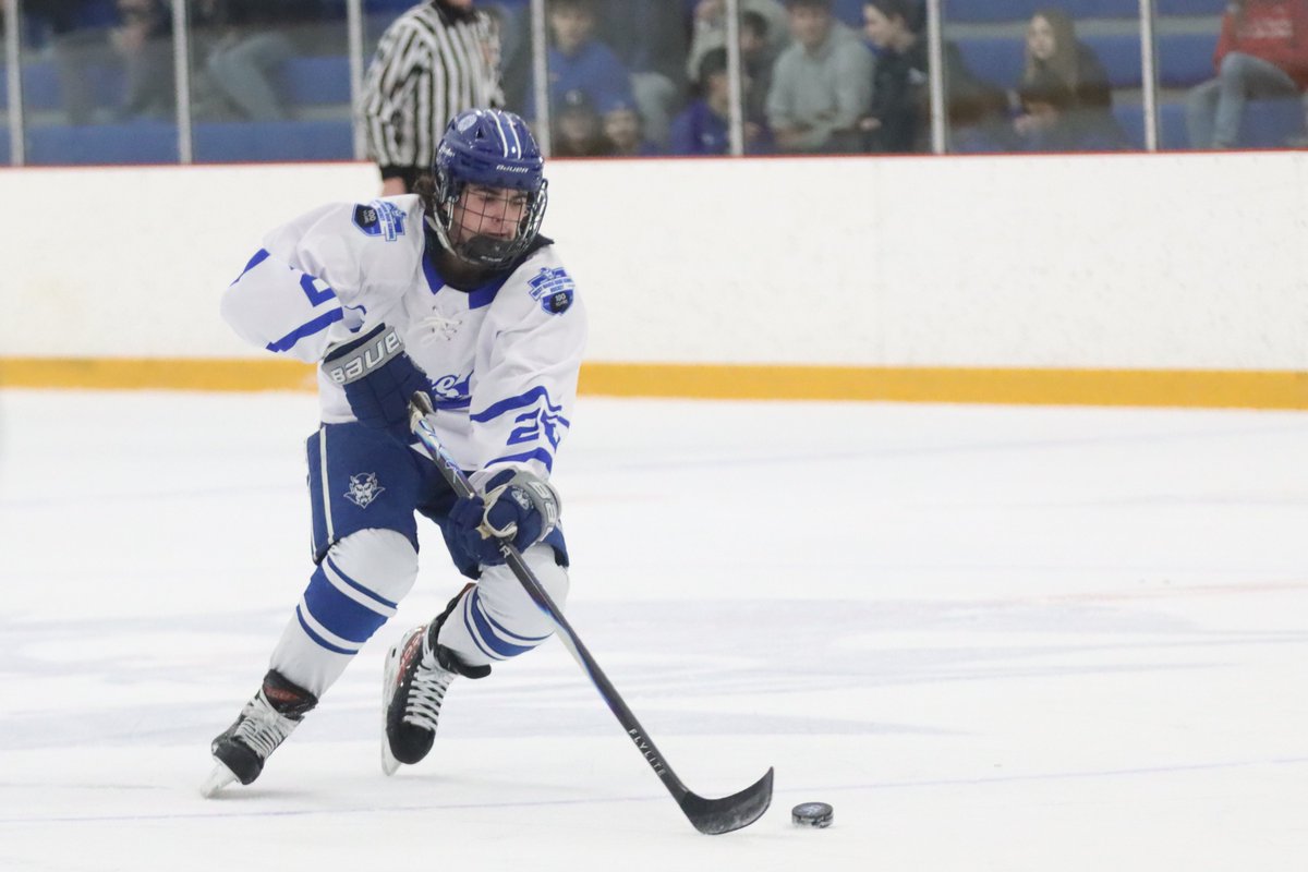 BlueDevilPhoto2's tweet image. West Haven Hockey beats North Haven 4-3. #cthk @CoachMorrell1 @SCCcommissioner @ciacsports @cthshockeytres