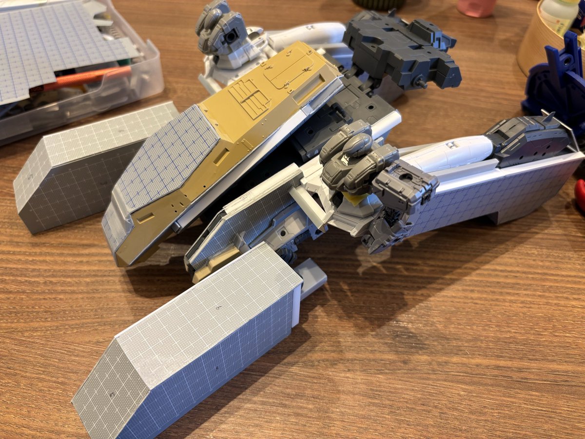 #フロントミッション
#大型機動兵器
TCK改良型　作成記
四脚の形ができてきたので組んでみた。次はゼニスが乗る台座と大型ライフル武器腕、タンク後方MS発射台。