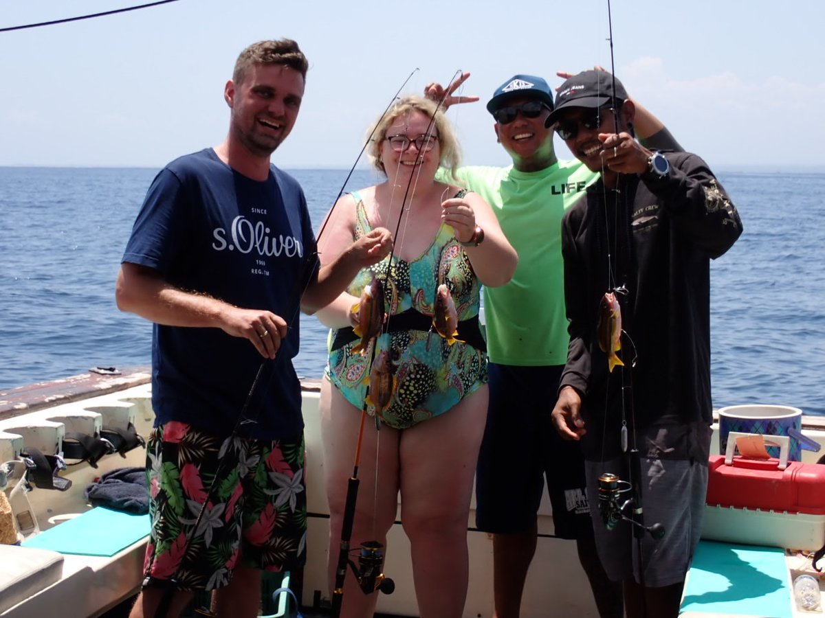 EnaFishing's tweet photo. Bottom Fishing using traditional boat, book to https://t.co/9NRgYzS4Be  #FishingGirls #fishingtrip #trollingfishing https://t.co/6uKtZoO5LS