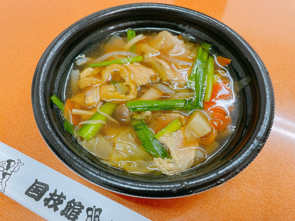 sumokyokai's tweet image. ＜大相撲一月場所＞
国技館ちゃんこ　和風カレー味

相撲観戦に欠かせないちゃんこ鍋。
本日から八日目までは、
「春日野部屋×実践女子大学コラボ」和風カレーちゃんこのご提供です。
九日目以降は立浪部屋のしょうゆちゃんこ🍲

国技館　B1階・大広間にてお召し上がりいただけます。

#sumo #相撲…