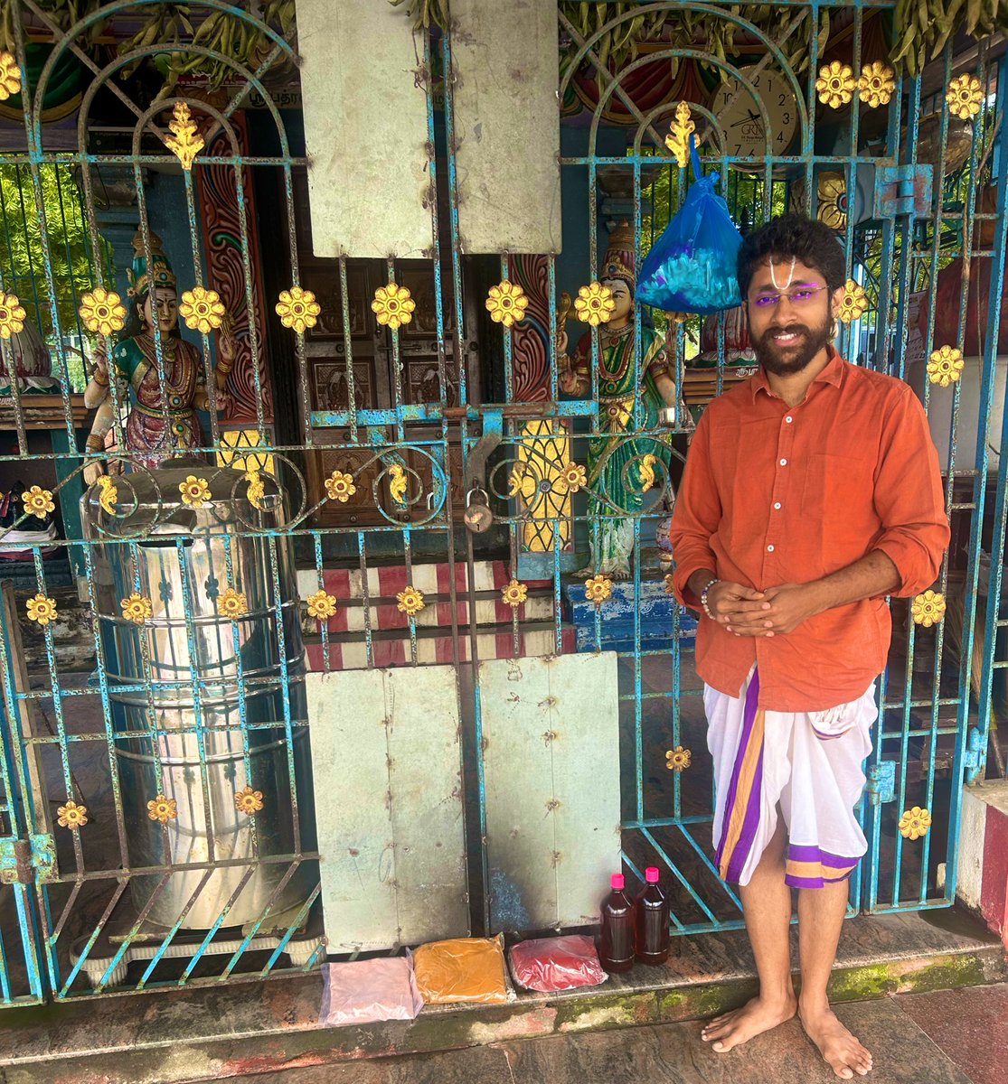 Namaskaram 

We have started the kainkariyam now from Sri Selva Vinayakar Sannithi , Sri Gangaiamman kovil and Bhadrakali amman Sannithi 

Samparnam of oil ,wicks ,Matchbox, Vibhuthi ,Manjal, Kumkum , Vastram to Sannithi 🙏

x.com/aravindh_parth…