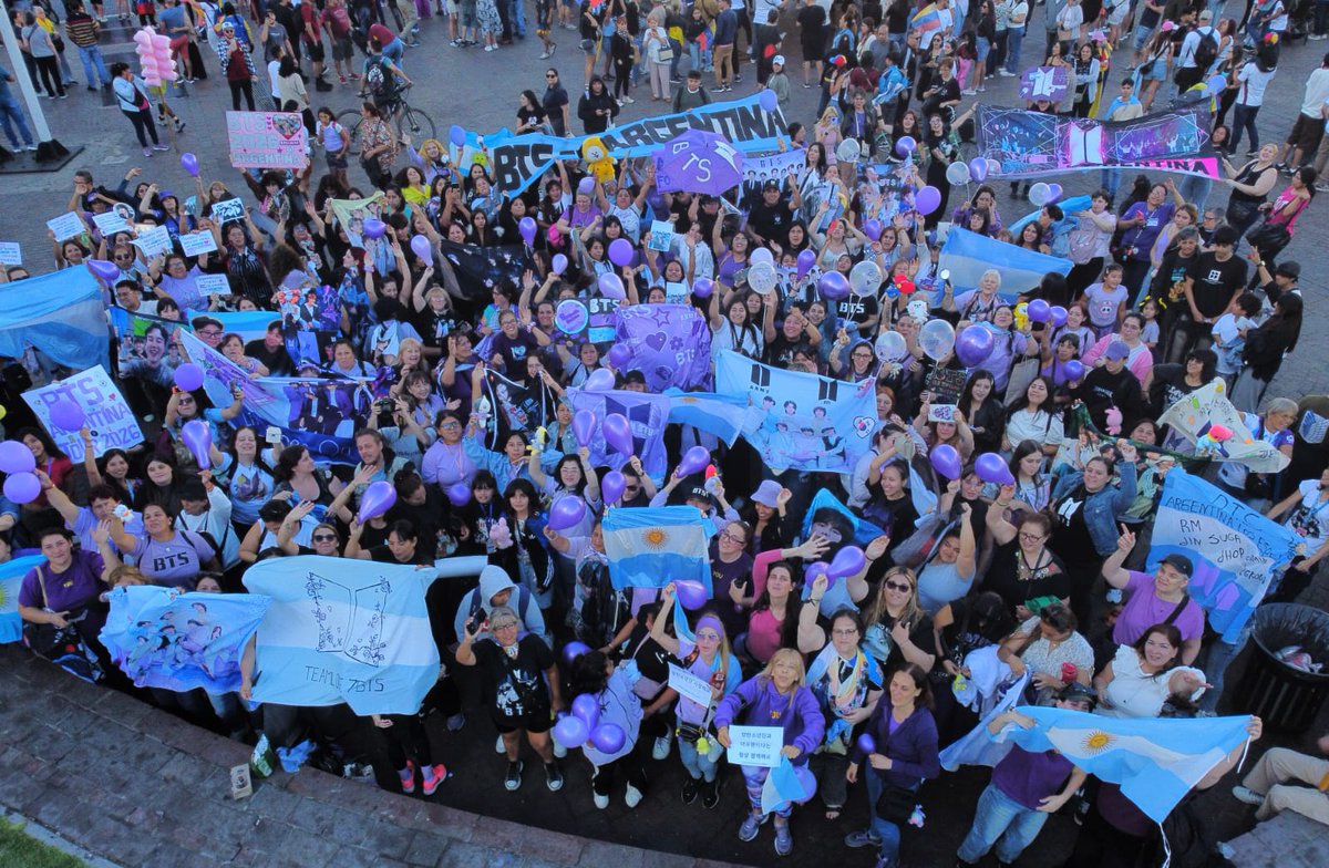 Romy_Fernandez_'s tweet photo. Esperandolos 🥰💜🇦🇷
#BTSARGENTINA2026
#PROYECTOMORADOARG
#TOURBTSARG 
@dfallaccess
@hybe_latam https://t.co/FRyowwhuU8
