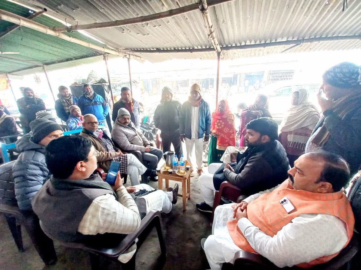 आज अपने विधानसभा क्षेत्र नौतनवा के लक्ष्मीपुर ब्लॉक के ग्राम पैसिया चौराहे एवं ग्राम रूद्रपुर शिवनाथ में सम्मानित नागरिकों से मुलाक़ात कर कुशल क्षेम जाना एवं उनकी समस्याओं को सुनकर उसके निस्तारण के लिए सम्बंधित अधिकारियों को निर्देशित किया..!!