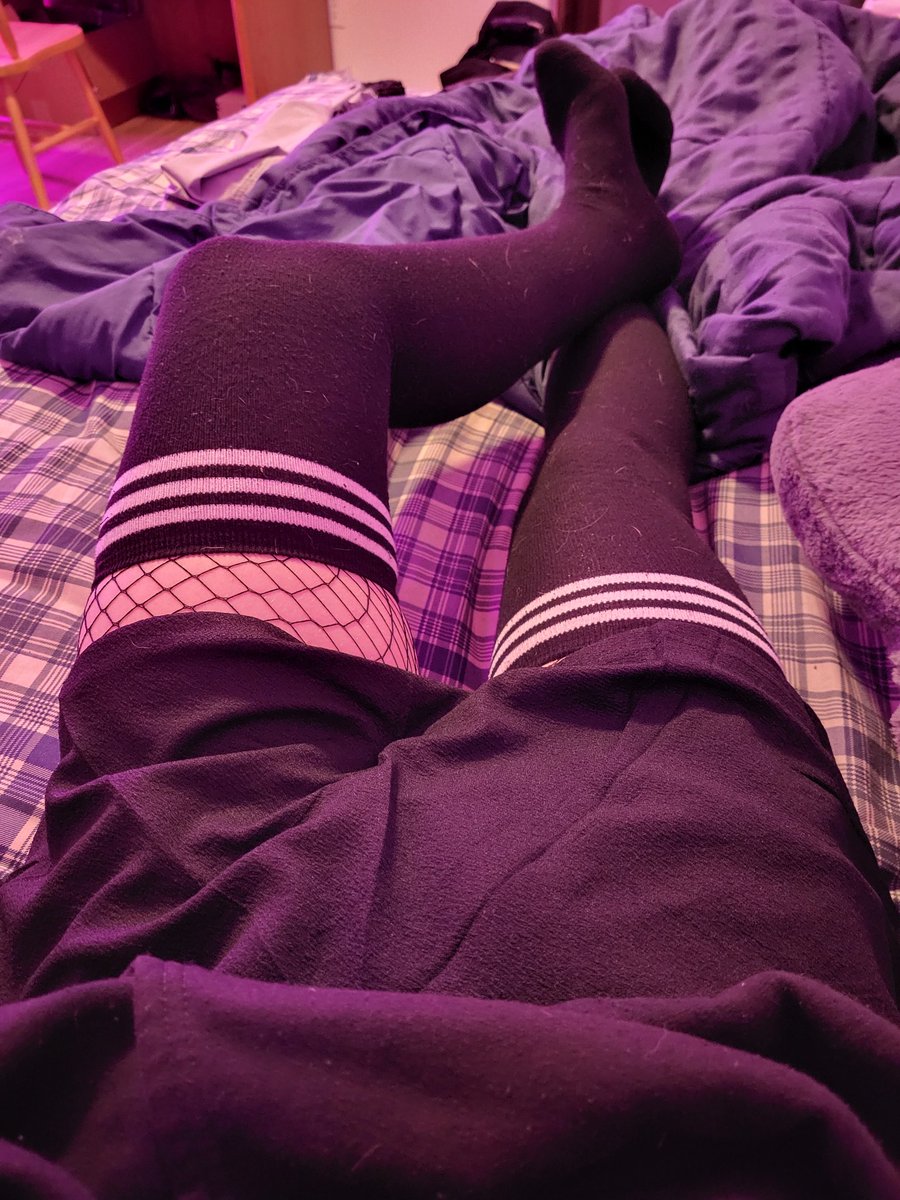 Indigo_TheLab's tweet photo. MY SKIRT IS HERE!!!!!
#femboy
#femboy
#skirt
#hype
#fishnets
#happy
#pinkroom https://t.co/DdfLj0prOs