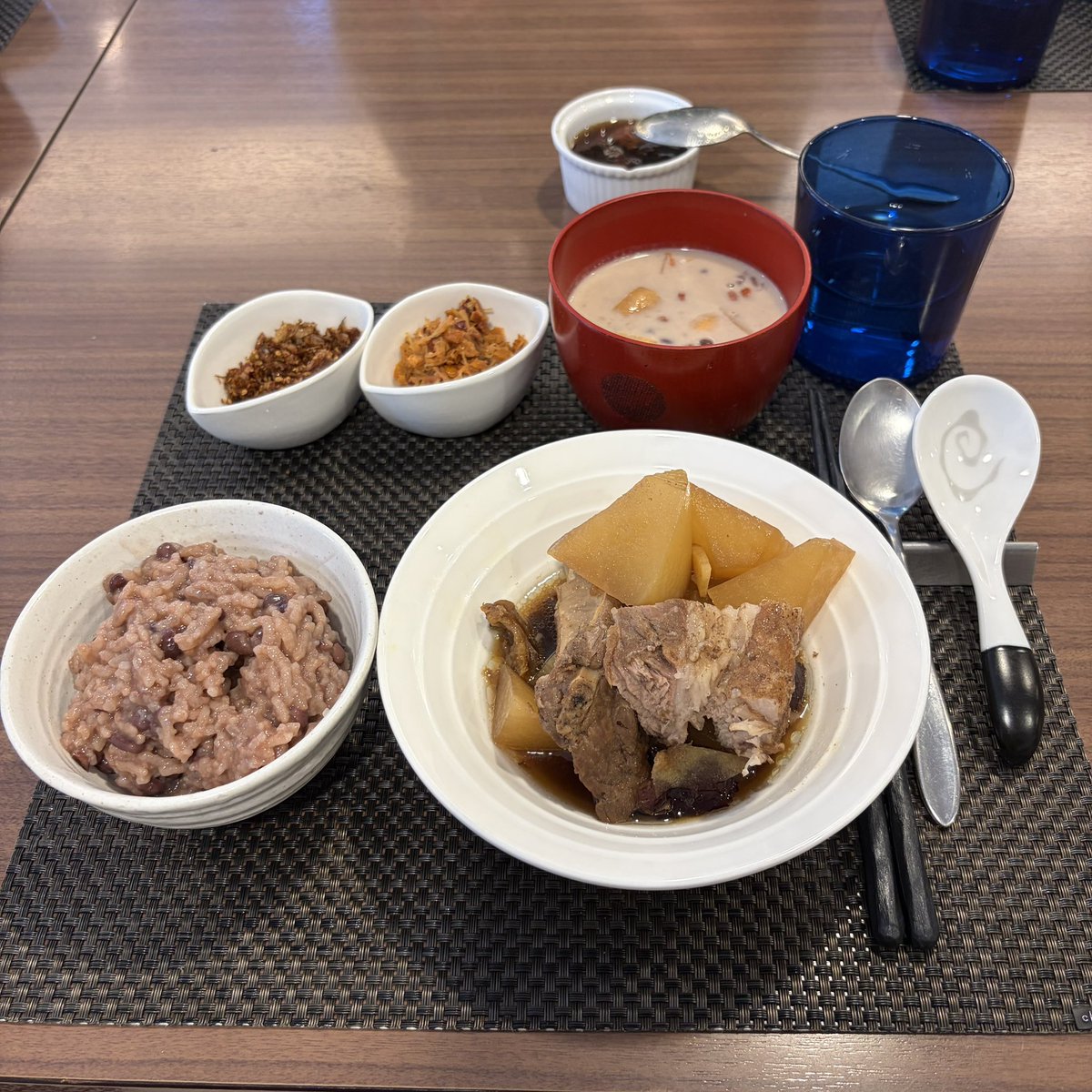 初稿をなんとか完成させ、情報公開に向けて動いています。お楽しみに！
年末年始の無理のせいで絶賛体調崩し中😇　お料理教室で薬膳を習ったので、2026年は薬膳女子として健康に気をつけます。