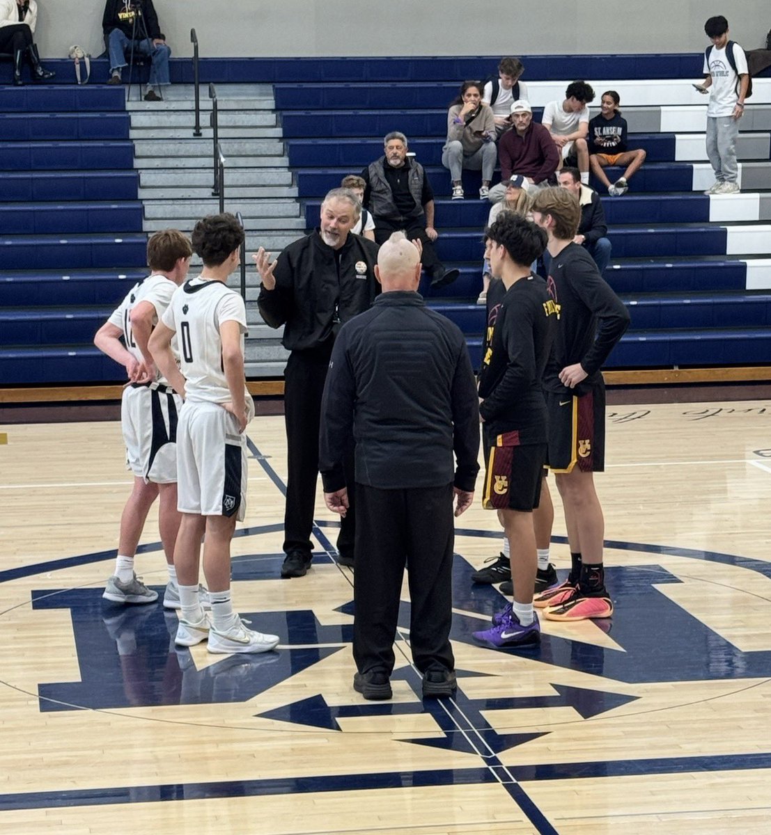 KristiesTeam's tweet photo. @MatteoMartineli First home game playing for Marin Catholic. 🐾

Then vs now….

#hardworkpaysoff #onedreamatatime #fortheloveofthegame

@NBBANorthBay @MCAthletics https://t.co/h2zcAYsBP3