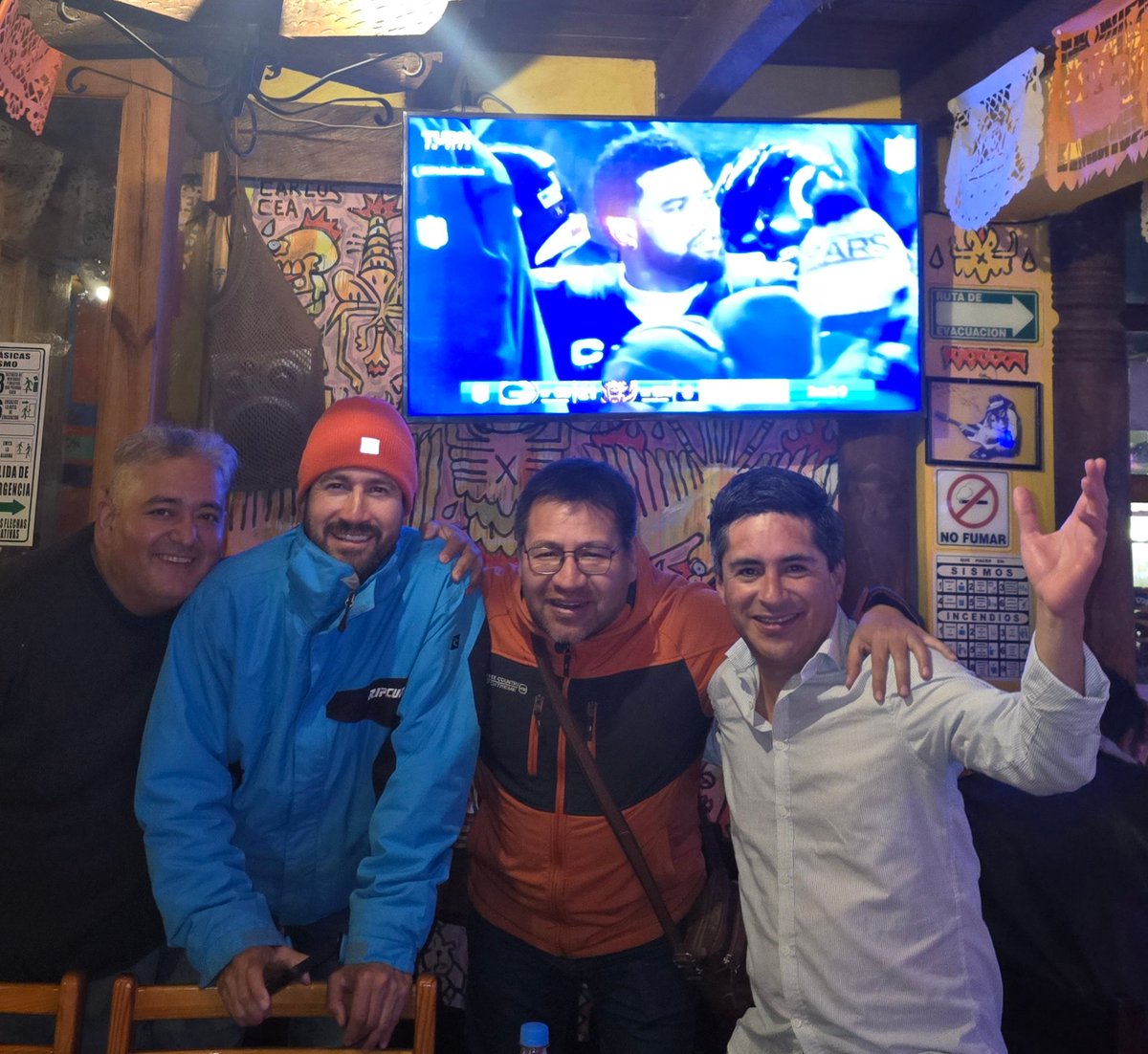 #NFLEnTelevisa <a href="/MiCanal5/">El 5</a> <a href="/TUDNMEX/">TUDN MEX</a>  disfrutando el sabadito con amigos y la mejor transmisión
