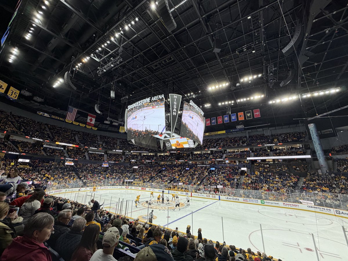 L Ξ V I tweet media