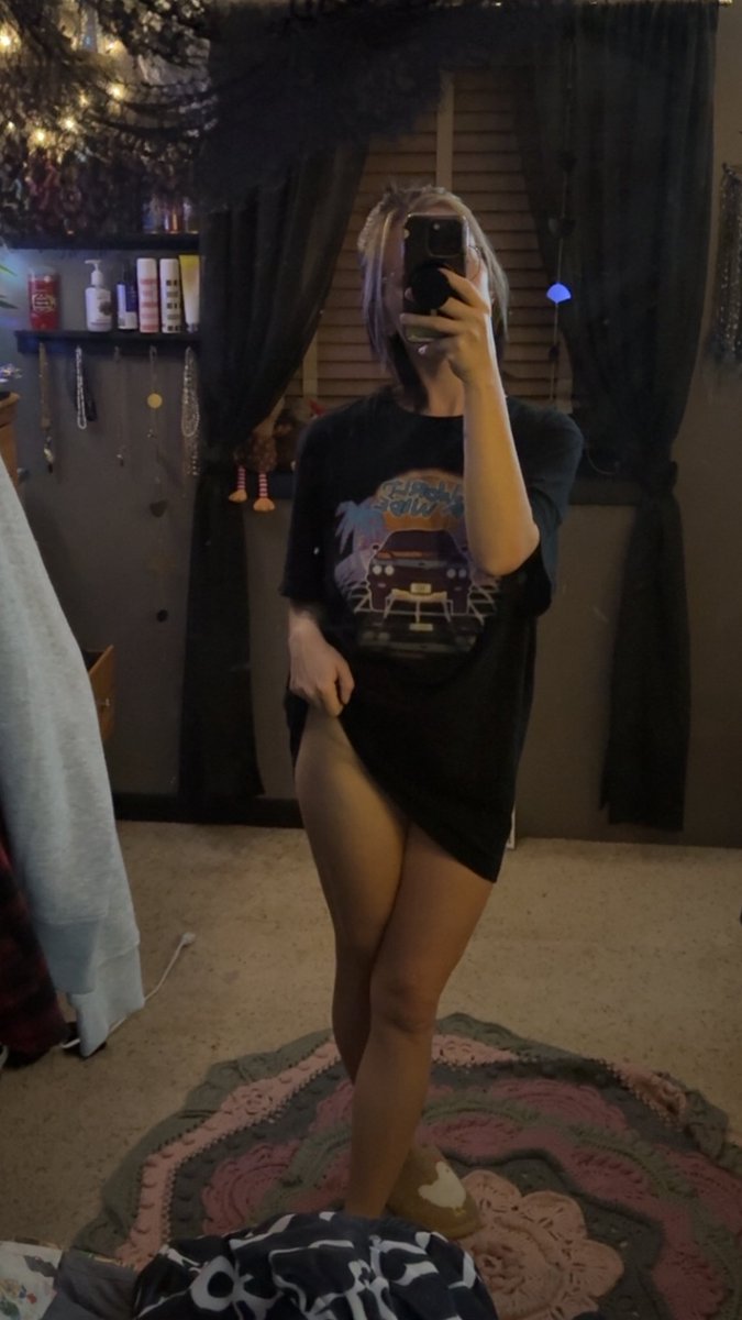 CayJay420's tweet photo. Football &amp; snuggle? https://t.co/yLLy4Q69LZ