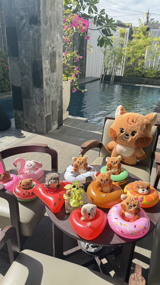 hyeoksolo's tweet image. happy weekend 👩‍❤️‍💋‍👩