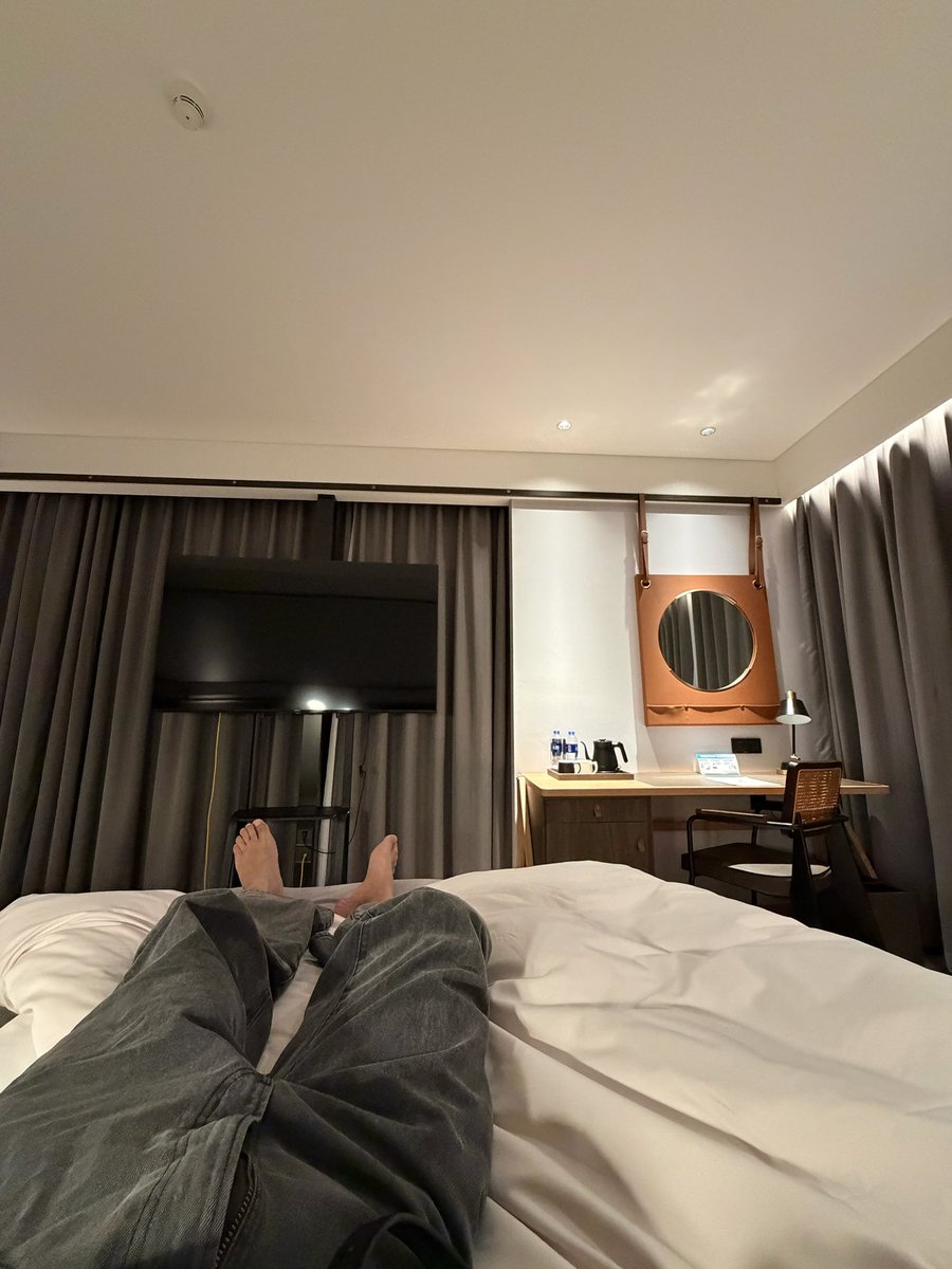 iamajashton's tweet photo. Sometimes you just have to be done. Not mad, not upset, just done! ✨📍The Bund, Shanghai #China🇨🇳2025 #wheninShanghai https://t.co/EKeazeJggX