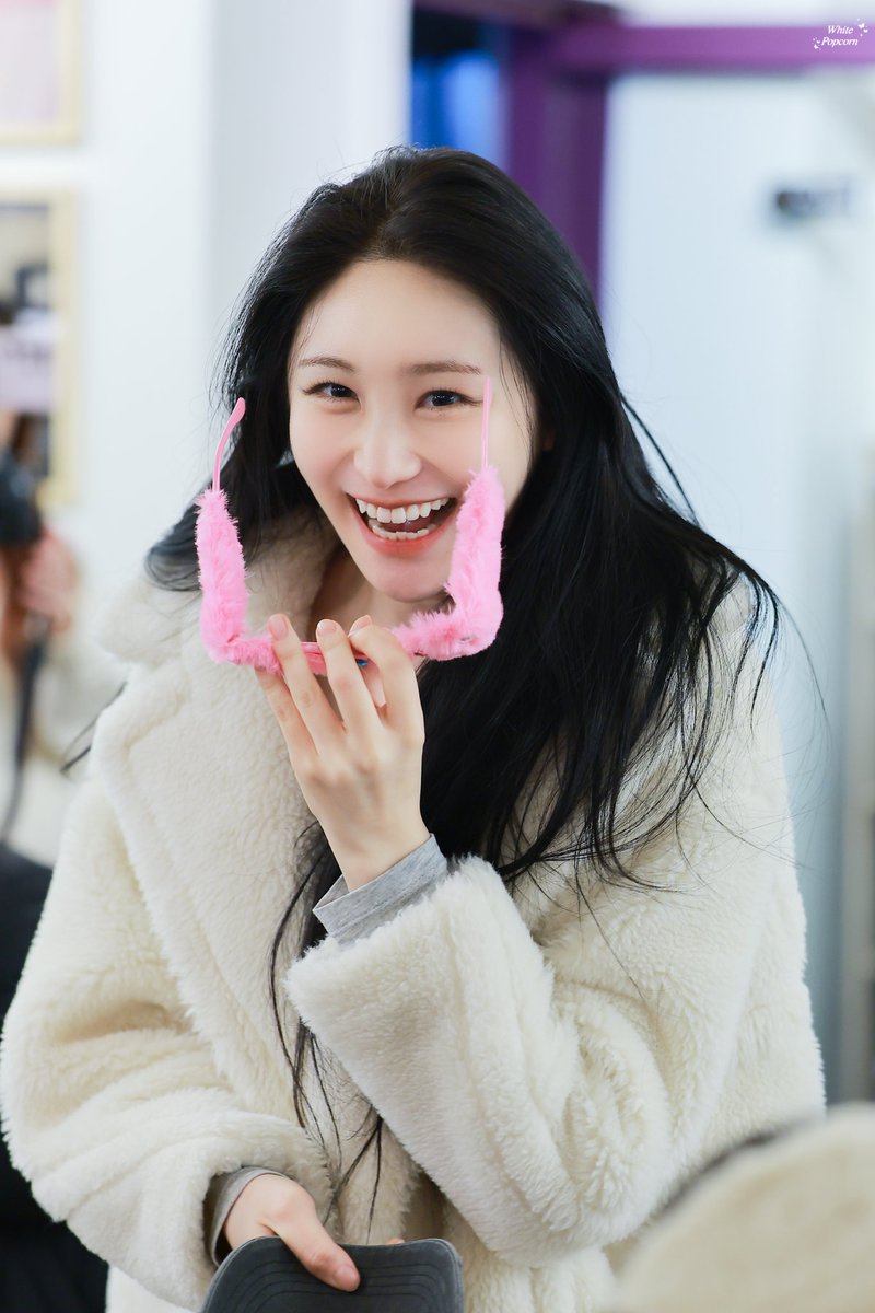 260110 cafe bom

Give this to me!👓

#LEECHAEYEON #이채연