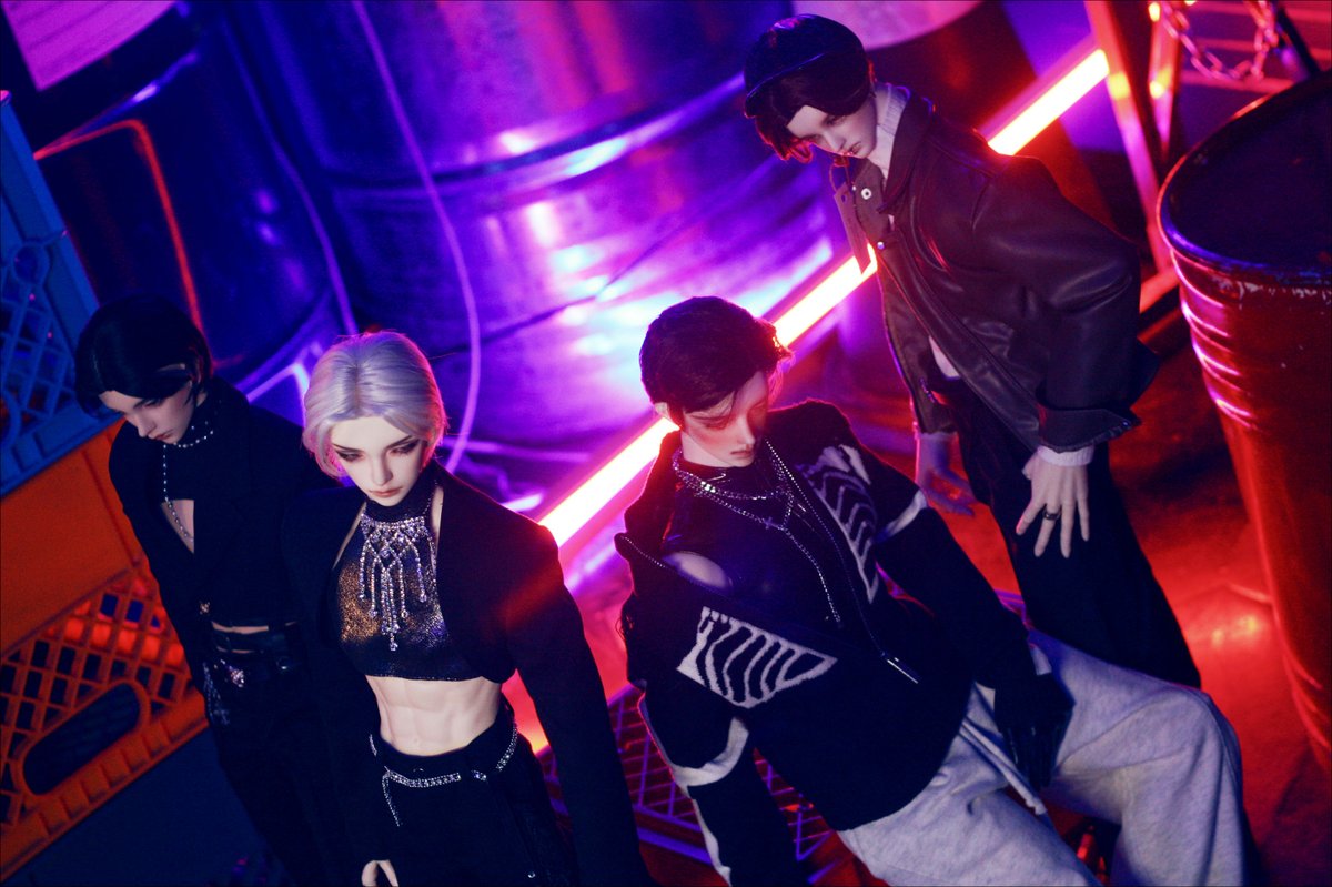 *도요_도해_신야_요한

그 많은 단체 사진 중에 가장 마음에 드는 게 제대로 얼굴도 안 나오는 것이라서 고민이 많았...지만() 그래도 역시 이게 제일 좋다() 뮤비 스틸컷 같은 느낌☺️