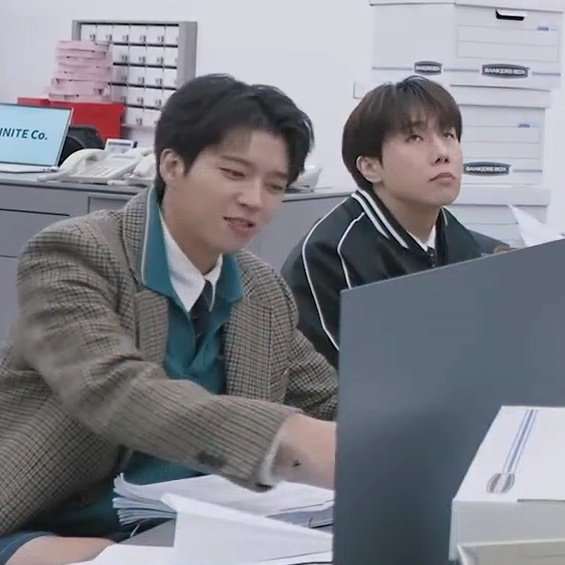 자 내일 계획 불러줄게
6시 기상
7시 출발
코스는 한강 러닝해서
공원 한바퀴 돌고
사진 찍고
11시 반에 ** 짬뽕집 갈거야                       짬뽕..
12시반까지 다 먹고                                 매우려나