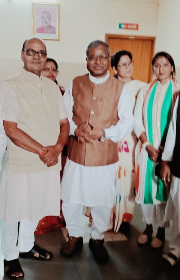 Awadhes49971246's tweet photo. @BJP4Jharkhand के सम्मानित अध्यक्ष,नेता विधायक दल,राज्य के प्रथम मुख्यमंत्री आदरणीय श्री बाबूलाल मरांडी जी भाई साहब को जन्मदिन पर हार्दिक बधाई व अशेष शुभकामना!
💐
#माँविंध्यवासिनी आपको स्वस्थ्य दीर्घायु एवं सांगठनिक ऊर्जा से ओतप्रोत रखें!!
🙏
@yourBabulal https://t.co/tljHn0w0T0