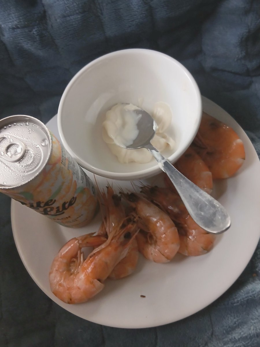 sequindt's tweet image. hi guys any cal estimates? on yazio it was around 300 cals but i feel like thats too little