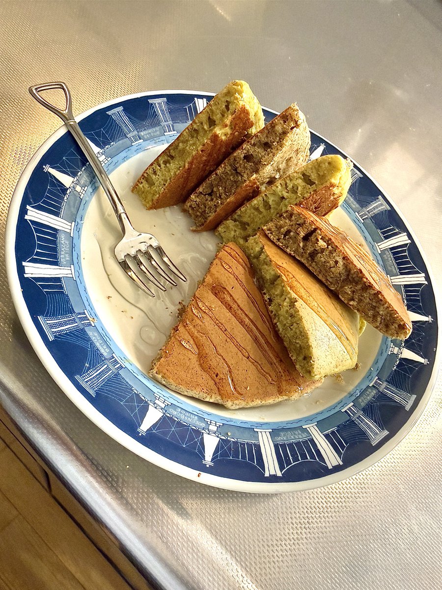 やること多くてゆっくり写真も撮れやしませんが私は元気ですコレは抹茶と紅茶のホットケーキ