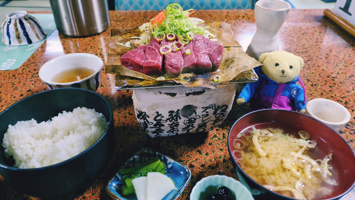 rytalks's tweet image. 今、中山道の妻籠宿
朴葉味噌のステーキと地元のお酒の熱燗でお疲れ様のランチ😋