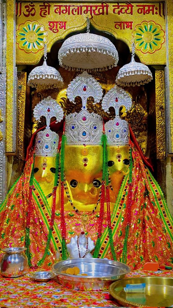 ।। जय माँ बगलामुखी ।।

माँ बगलामुखी, नलखेड़ा के आज के प्रात: दर्शन आपके लिये।

आपका दिन शुभ हो।

अपना ध्यान रखिए!

॥ ॐ ह्लीं बगलामुखी सर्व दुष्टानां वाचं मुखं पदं स्तंम्भय जिव्हां कीलय बुद्धिं विनाशय ह्लीं ॐ स्वाहा ॥ 

👣जय माँ बगलामुखी जी 👣

😊🙏✌️