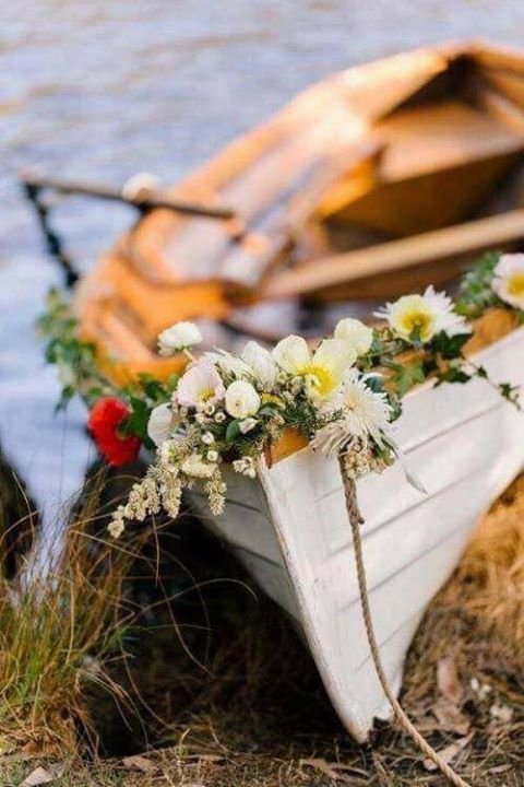 Düşmanı uzakta arama,
Ya kan bağın vardır, 
Yada can bağın.
#günaydın 
#pazar