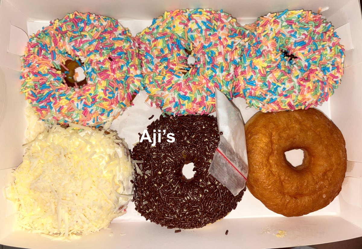 ajikopling's tweet image. Kalau donat di dunia ini punah, berarti kita penyebabnya. @keesokan :3