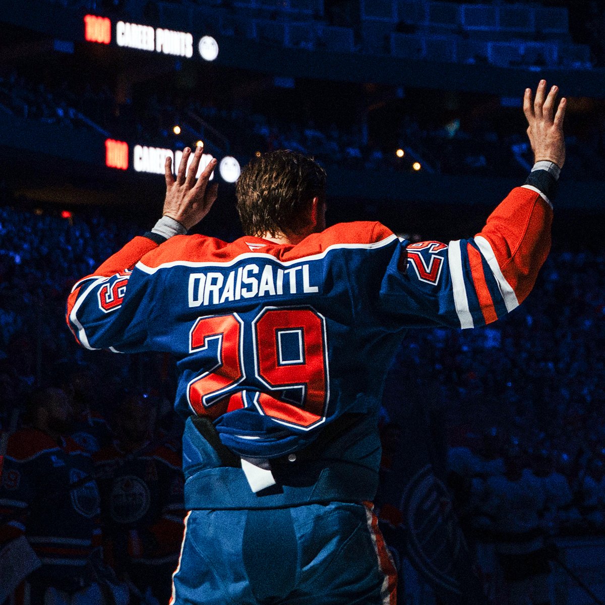 EdmontonOilers's tweet photo. King Leon 👑 #LetsGoOilers https://t.co/DiMH8qVmvC