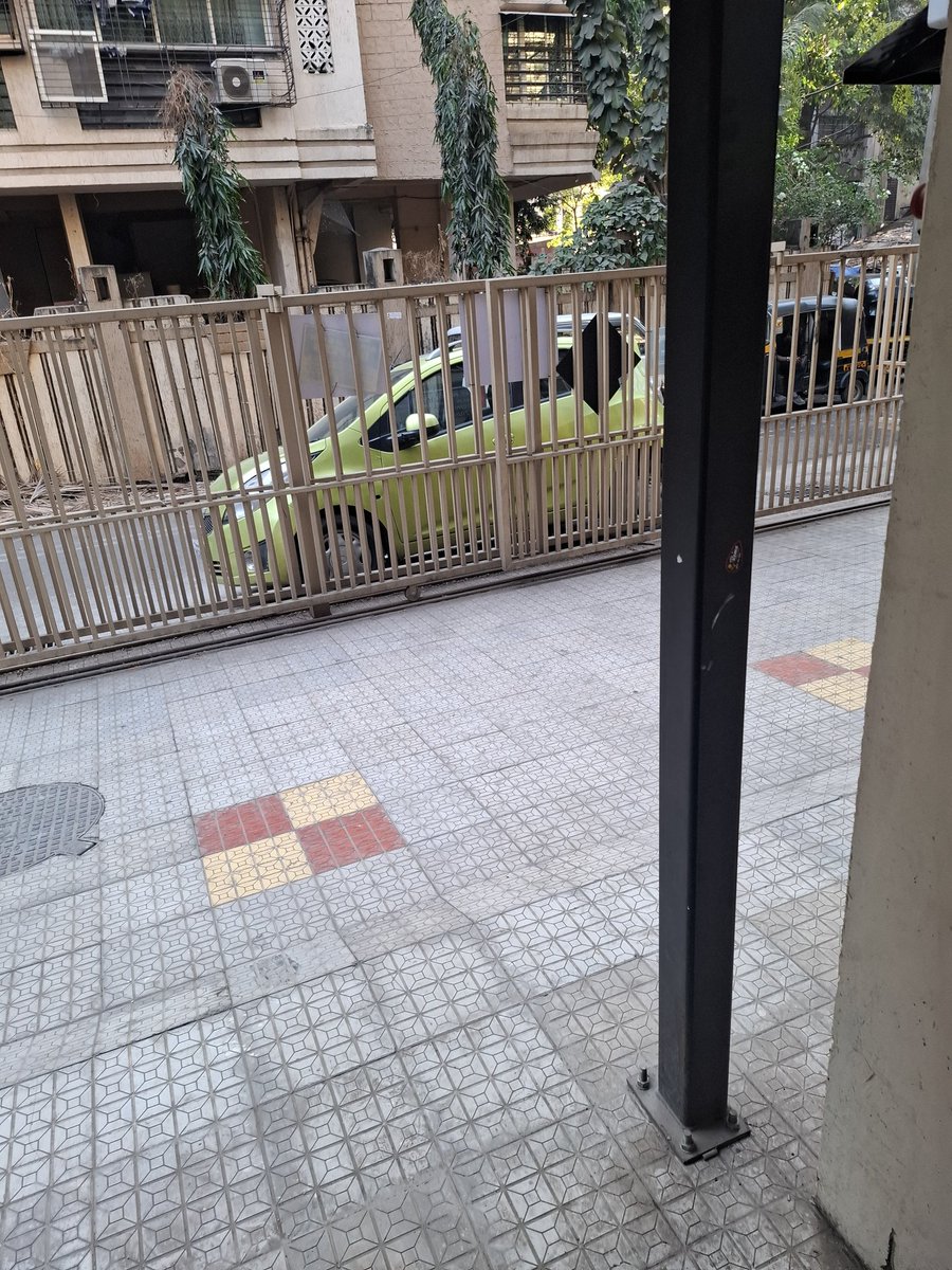 viralshah0's tweet photo. @MTPHereToHelp 
Car parked in front of gate.

Kindly take action

Building name:-shubh regency,kasturba road,mulund west https://t.co/E5rHpaQJu5