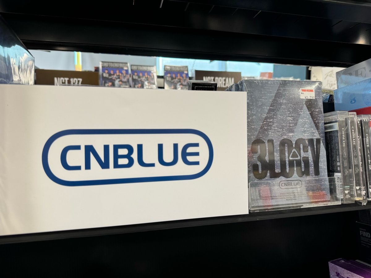 TOWER_Shinjuku's tweet photo. 【#CNBLUE】

CNBLUEが完成させた三つの軸『3LOGY』、音楽の深みを凝縮した名盤誕生！

韓国サードアルバム『3LOGY』SLEEVE Ver. のみ本日入荷🖤

9F K-POPコーナーにてご用意しております✨

お問合せを多くいただいております BANDANA Ver.は入荷未定となります🙇‍♀️

#씨엔블루 #3LOGY #Killer_Joy https://t.co/C9kOUSF5F7