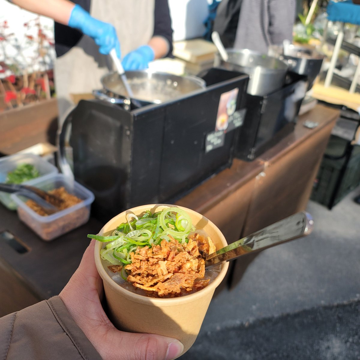 ノジノさんの朝市にて
オリーブさんのおかゆが染みる…