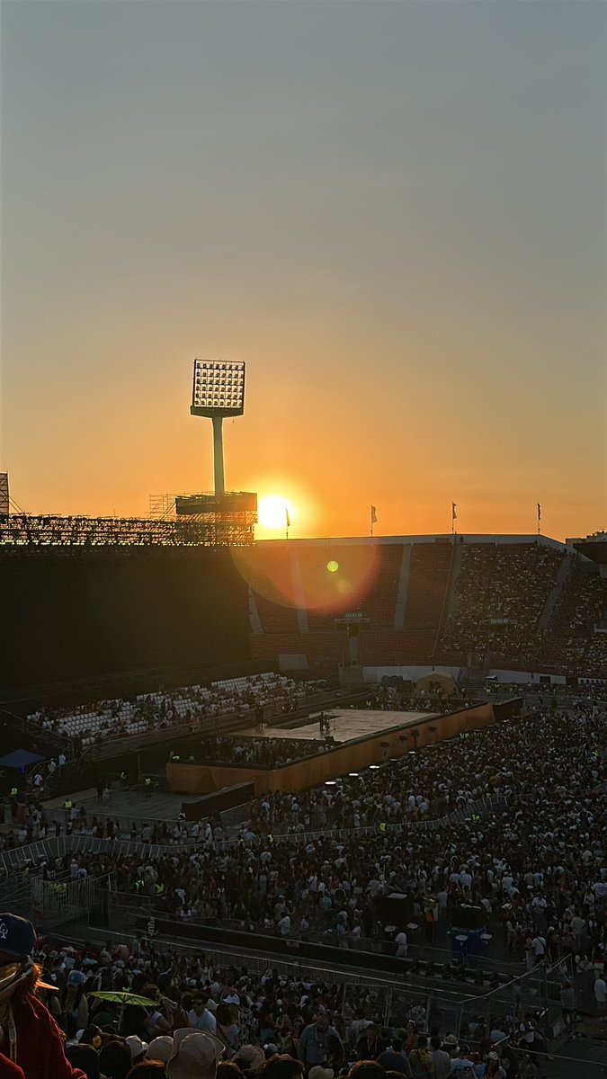Todo listo genteeeeee 🔥🔥 
#BadBunny #DTMFWorldTour #Chile <a href="/sanbenito/">Benito Antonio</a>