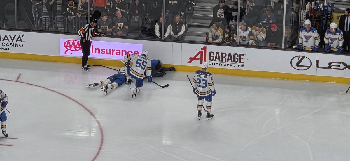 FairwayJay's tweet photo. Early #STLvsVGK game, captain Mark Stone put a heavy hit on Blues def #6 Philip Broberg along boards, & he left game up tunnel. STL captain #10 Brayden Schenn took exception minutes later & dropped gloves with Stone, his former juniors teammate. Fight & hockey Knight in Vegas! https://t.co/ZaQjcWhU3x