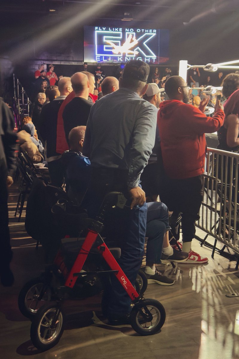 RefMJBell's tweet image. ROW was so 🔥🔥 tonight we’ve got people in WHEELCHAIRS on their feet!!!!