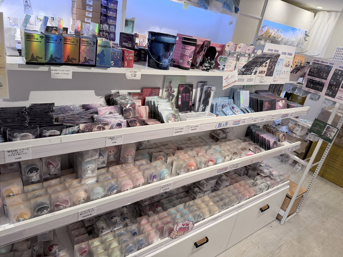 🧸 店頭在庫更新（1/11）🧸

【恋と深空　中国】
・12月新品

ぬいぐるみ全て完売となっておりますฅ^•ω•^ฅ

シネマシリーズはタペストリー、食事セット共にホムラのみ在庫あり🍽️

📍 3階にて販売中！
在庫状況は添付画像をご確認ください👀✨

気になる方はお早めにどうぞ♪