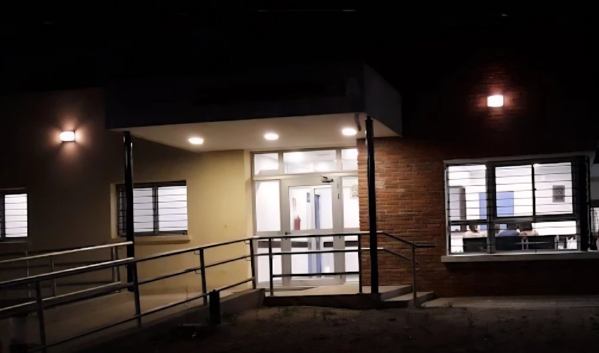 infcentral's tweet image. #Chuy | 🚨 NIÑA DE 2 AÑOS EN ESTADO CRÍTICO

Una niña uruguaya de 2 años se encuentra en estado crítico tras caer en una piscina en la Barra brasileña (Alvorada). Fue trasladada de urgencia al hospital de Chuy.

Más información en nuestra página de Facebook Inf Central