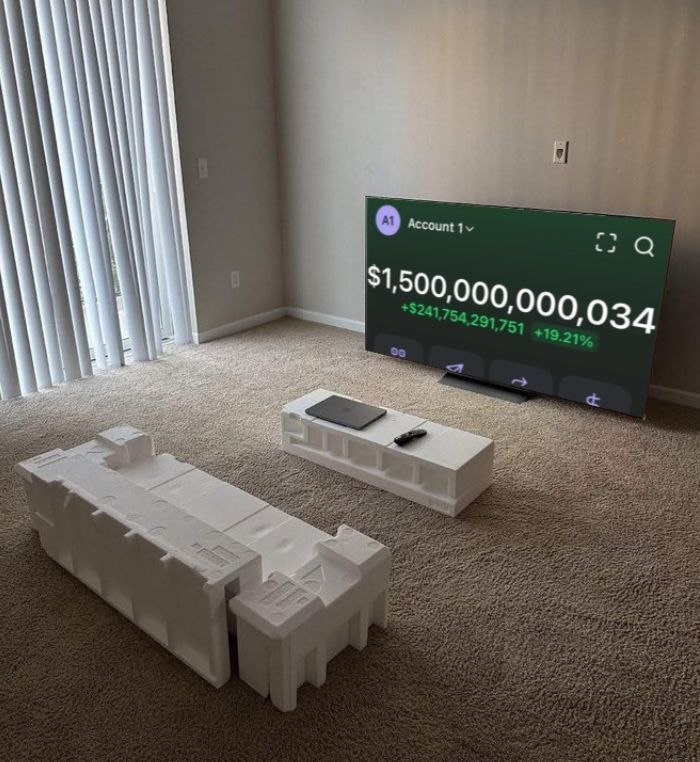 dumatown's tweet image. 1 $SOL Giveaway! (Priced at $136 right now)  

you must follow, retweet, comment addy &amp;amp; tag one friend.  

goodluck! rolling in 96 hours