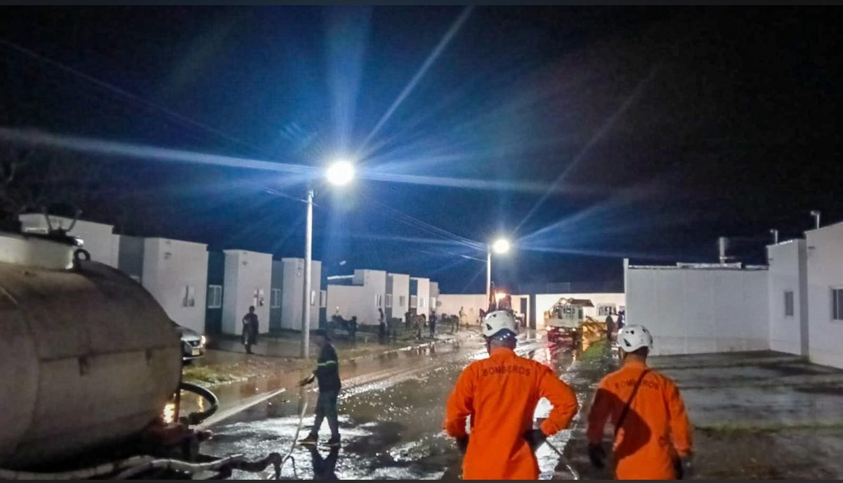 RevistaLaGsv's tweet photo. #UltimaHora | 🚨 Autoridades reportan inundaciones en Ciudad Marsella, ubicada en San Juan Opico, La Libertad Centro, sobre la carretera hacia Quezaltepeque.

#RevistaLaG #LaLibertad #Opico #ElSalvador https://t.co/7tLJFLHNUa
