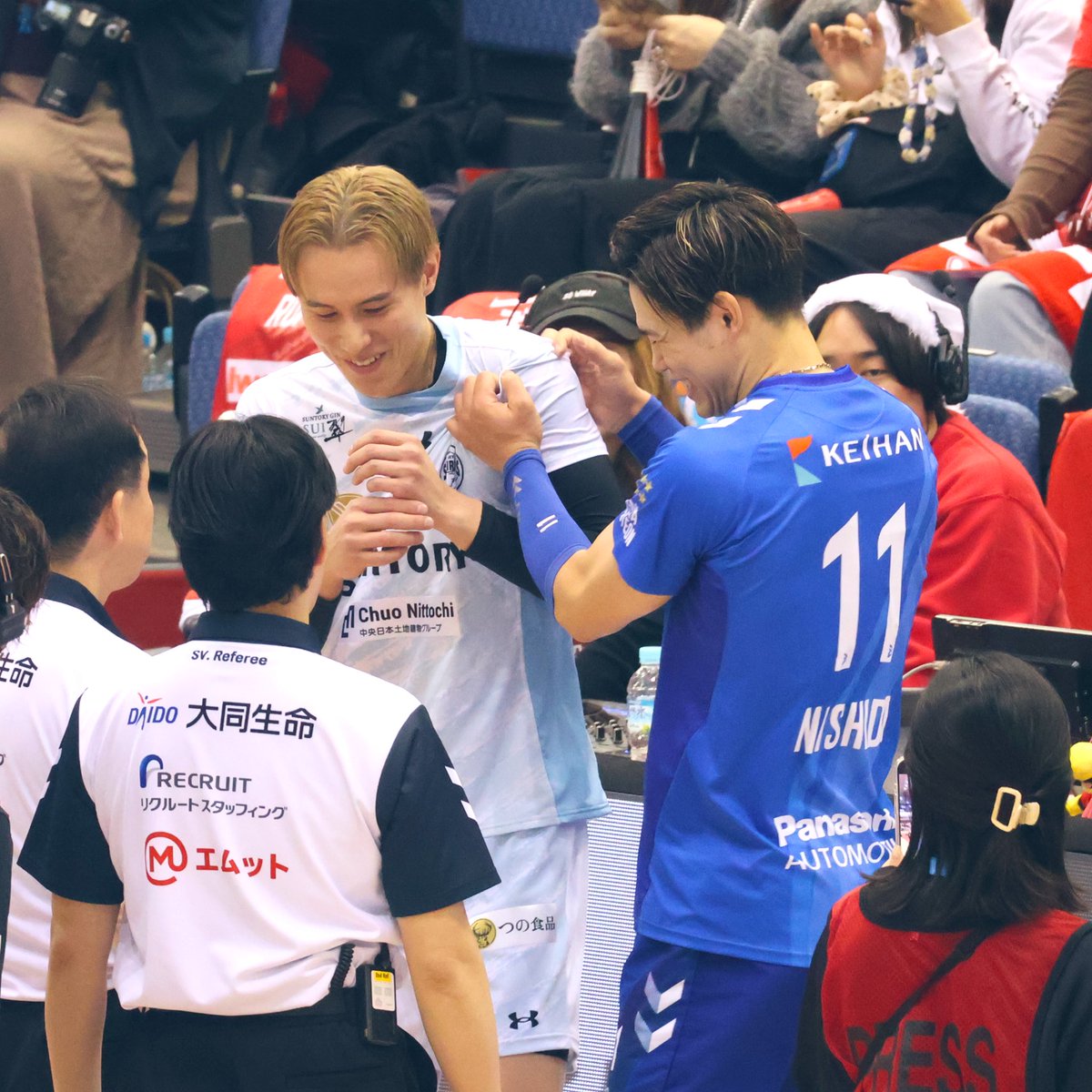 この後、笑う藍くんに掴みかかる西田くん🤣 #髙橋藍 #西田有志