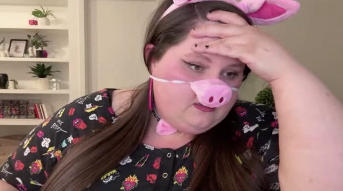 my new favorite lynn is “questioning my life choices while dressed as a pig”lynn