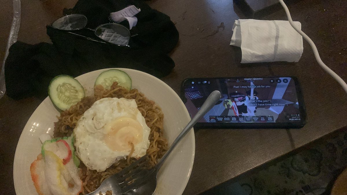 dearestcell's tweet image. nongkrong pun ga absen mancing bos