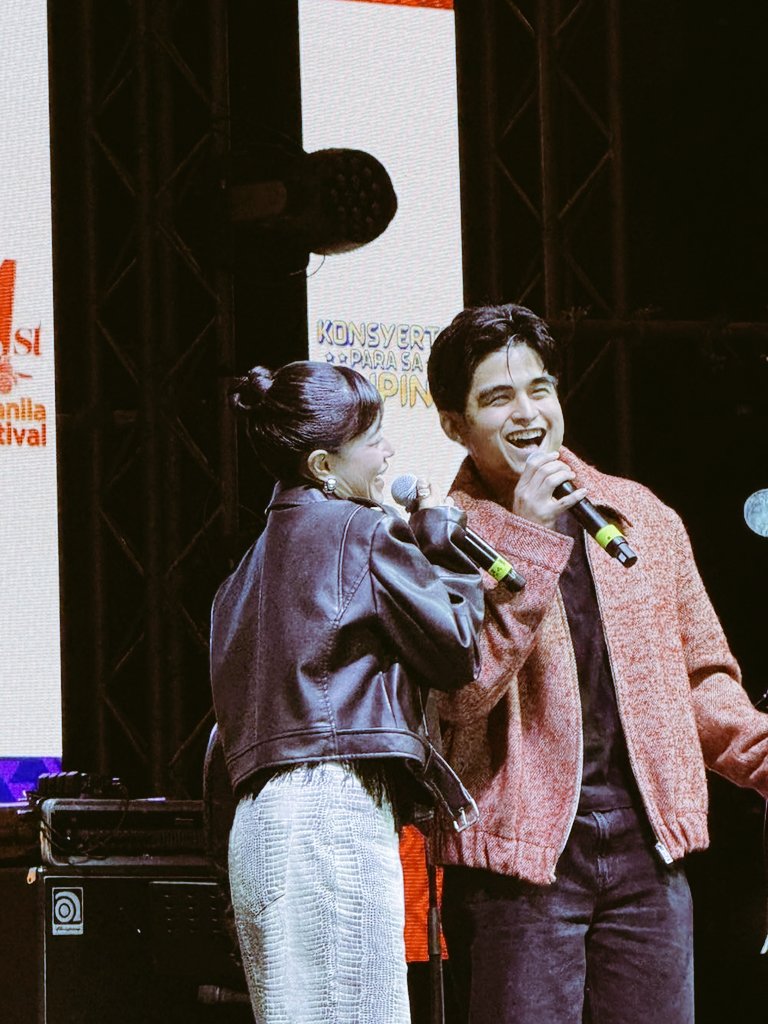 Xsplook1's tweet image. kahit saan man kayo dalhin ng panahon, mahal ko kayo. sa magulong industriya na ginagalawan niyo alam ko makukuha niyo rin lahat ng pinapangarap niyo, alam kong pareho kayong may mabuting puso. 🤍🤍