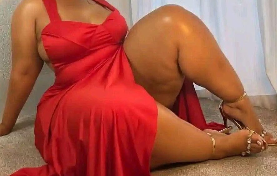 mnm_meya's tweet image. Them: Stay away from older women

Older women: