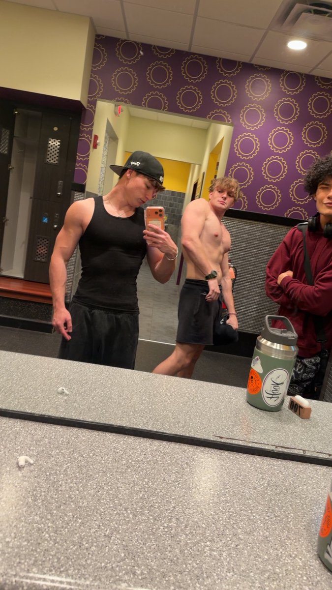 AlexanderReid0's tweet image. RT GAME 

2/2/2
2 COMMENTS 
5 min