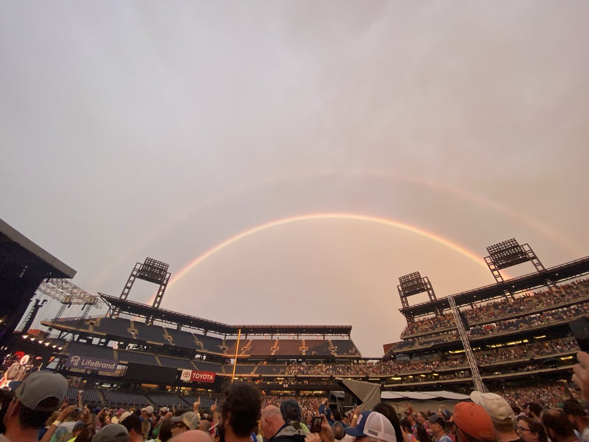 RahRahRaina's tweet image. the first and only time i got to see bob weir in person was a @deadandcompany show in philly in 2021. there was an actual double rainbow and it was one of the most magical shows i've ever been to.